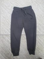 Lange broek donker grijs joggingbroek maat 104, Kinderen en Baby's, Kinderkleding | Maat 104, Broek, Ophalen of Verzenden, Zo goed als nieuw