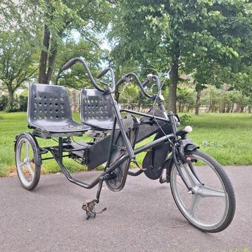Oude goedwerkende duofiets side by side Driewieler  beschikbaar voor biedingen