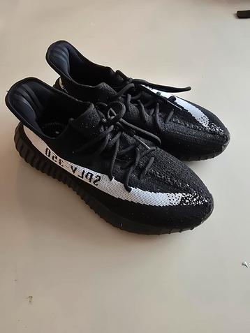 yeezy 350 v2 oreo maat 43 1/3 (US 9) beschikbaar voor biedingen