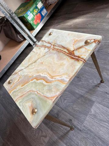 Onyx tafel beschikbaar voor biedingen