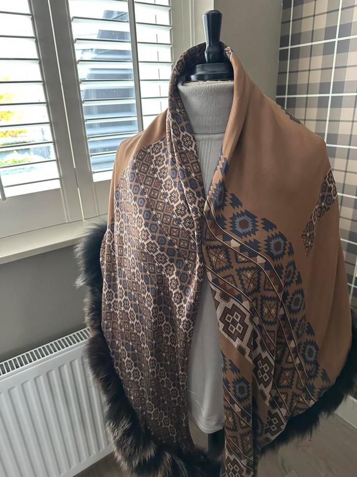 Luxe Omslagsjaal - Mucho Gusto - 100% zijde - Bont Zgan, Kleding | Dames, Mutsen, Sjaals en Handschoenen, Zo goed als nieuw, Sjaal