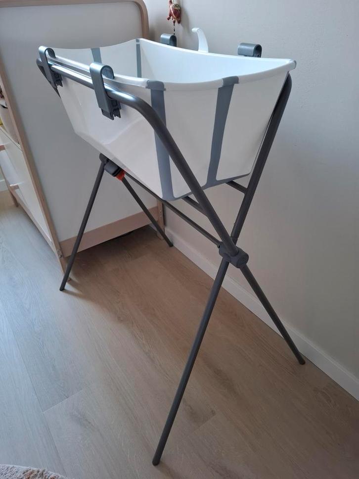 Stokke flexi bad incl. standaard en newborn verkleiner, Kinderen en Baby's, Badjes en Verzorging, Zo goed als nieuw, Badje, Standaard