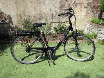 EEN MOOIE DAMESFIETS beschikbaar voor biedingen