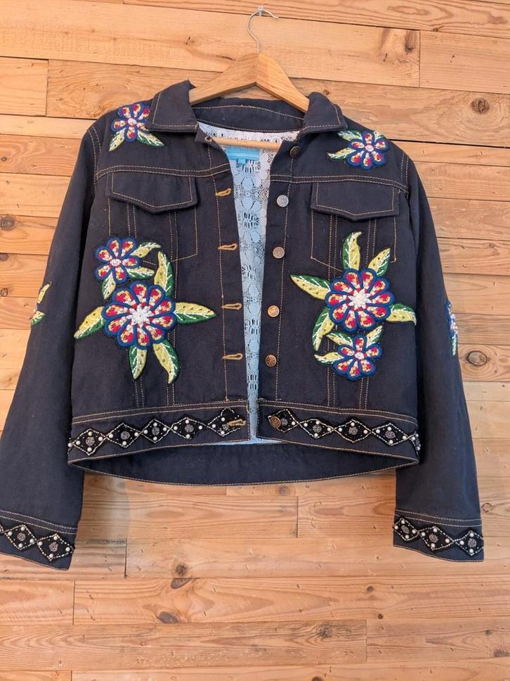 Denim jasje met bloemenborduursel – Iconique, Kleding | Dames, Jasjes, Kostuums en Pakken, Zo goed als nieuw, Jasje, Maat 42/44 (L)
