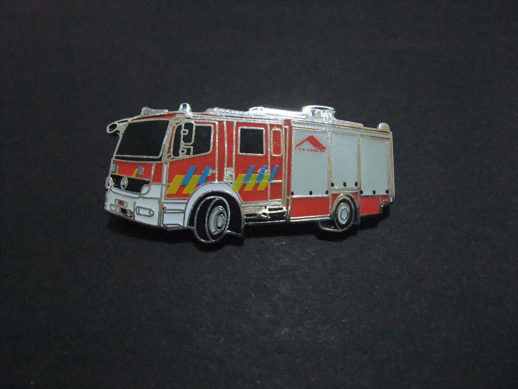 Belgische brandweerwagen Mercedes(BVV-striping)emaille,pin, Verzamelen, Speldjes, Pins en Buttons, Ophalen of Verzenden, Gebruikt