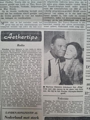 Marlene Dietrich feliciteert Nat King Cole (krant 1960) beschikbaar voor biedingen