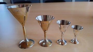 Maatbekertjes, verzilverd. beschikbaar voor biedingen