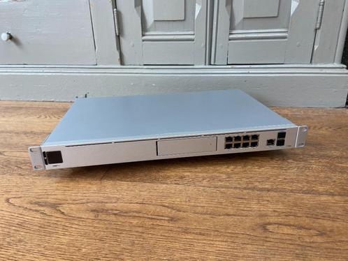 UniFi Dream Machine Pro + 8tb Seagate HDD (NIEUW), Computers en Software, Routers en Modems, Zo goed als nieuw, Router, Ophalen of Verzenden