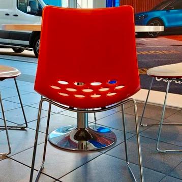 Calligaris eettafel + stoelen oranje / wit beschikbaar voor biedingen