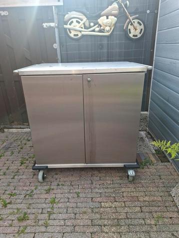 Mooie RVS kast verrijdbaar horeca rvs tafel keuken blad tuin beschikbaar voor biedingen