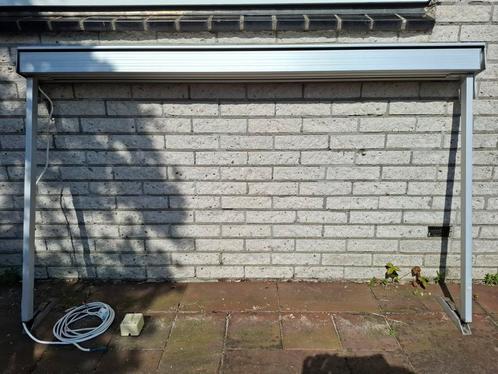 Zonnescherm electrisch bedienbaar aluminium gesloten casette, Tuin en Terras, Zonneschermen, Gebruikt, Knikarmscherm, 150 tot 300 cm