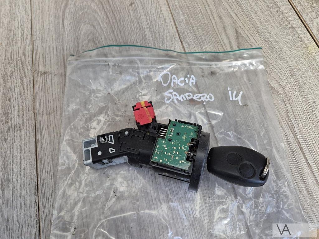 Dacia Logan / sandero 2012 - 2019 contactslot + sleutel €30, Ophalen of Verzenden, Gebruikt, Dacia