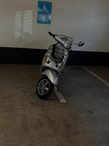 Vespa lx 150 beschikbaar voor biedingen