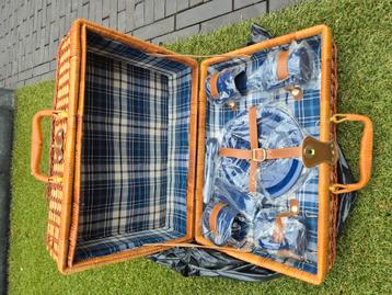 Superleuke en knusse picknickmand  beschikbaar voor biedingen