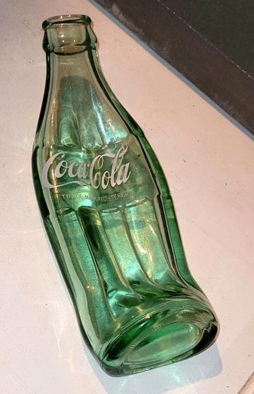 Gebogen Coca-Cola Fles - Uniek Verzamelobject! beschikbaar voor biedingen