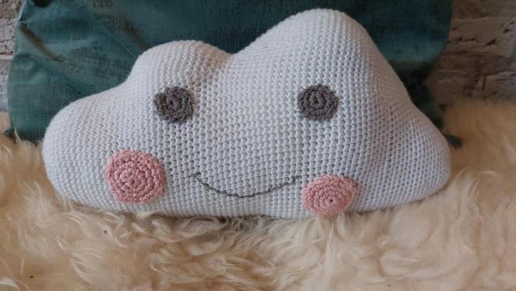 Gehaakte wolk kussentje knuffel kinderkamer
kraamkadootje, Kinderen en Baby's, Kraamcadeaus en Geboorteborden, Nieuw, Kraamcadeau