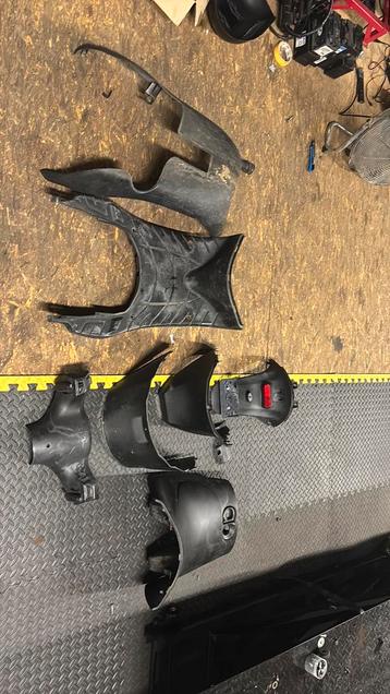 Binnenkappenset piaggio zip compleet beschikbaar voor biedingen