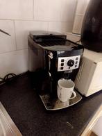 Delonghi Volautomatische Koffiemachine, Witgoed en Apparatuur, Koffiezetapparaten, Gebruikt, Koffiemachine, 2 tot 4 kopjes, Afneembaar waterreservoir