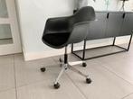 Vitra Eames pacc bureaustoel zwart gestoffeerd, Zwart, Ophalen of Verzenden, Zo goed als nieuw, X
