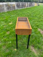 Robuuste cortenstaal BBQ, Tuin en Terras, Houtskoolbarbecues, Ophalen of Verzenden, Nieuw, Bbq, Met accessoires