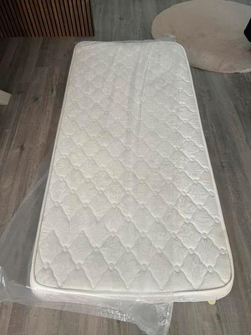 Comfortabele 1-persoons matras – 90x190 cm beschikbaar voor biedingen