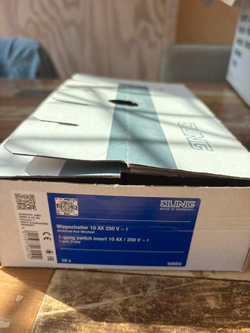 NIEUW: 8X JUNG Wipschakelaar (basiselement) 10 AX 250V beschikbaar voor biedingen