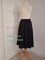 Zwarte plissé rok met print - Maat 36/38, Kleding | Dames, Rokken, Zwart, Ophalen of Verzenden, Knielengte, Maat 36 (S)