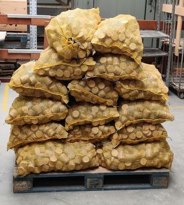 Geperste Houtbriketten beschikbaar voor biedingen