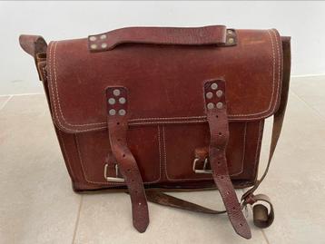 Vintage leren schooltas beschikbaar voor biedingen