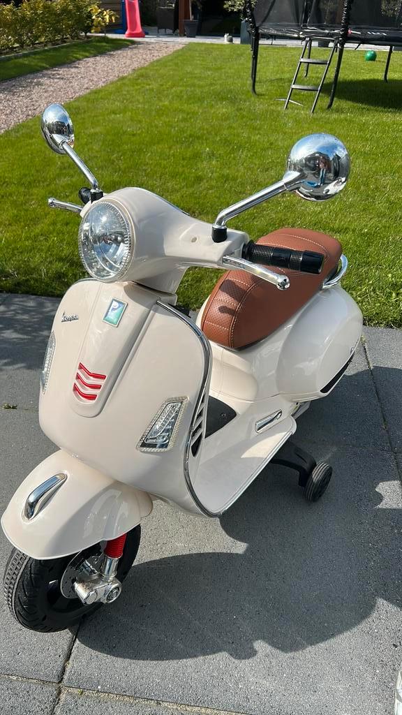 Elektrische Vespa kinder scooter – als nieuw, Kinderen en Baby's, Speelgoed | Buiten | Accuvoertuigen, Zo goed als nieuw, Ophalen