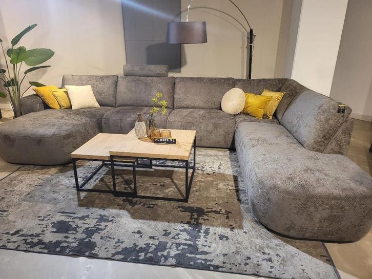 Heerlijke kleine bank of een grote hoekbank met ronde vormen, Huis en Inrichting, Banken | Bankstellen, Nieuw, Vierpersoons of meer