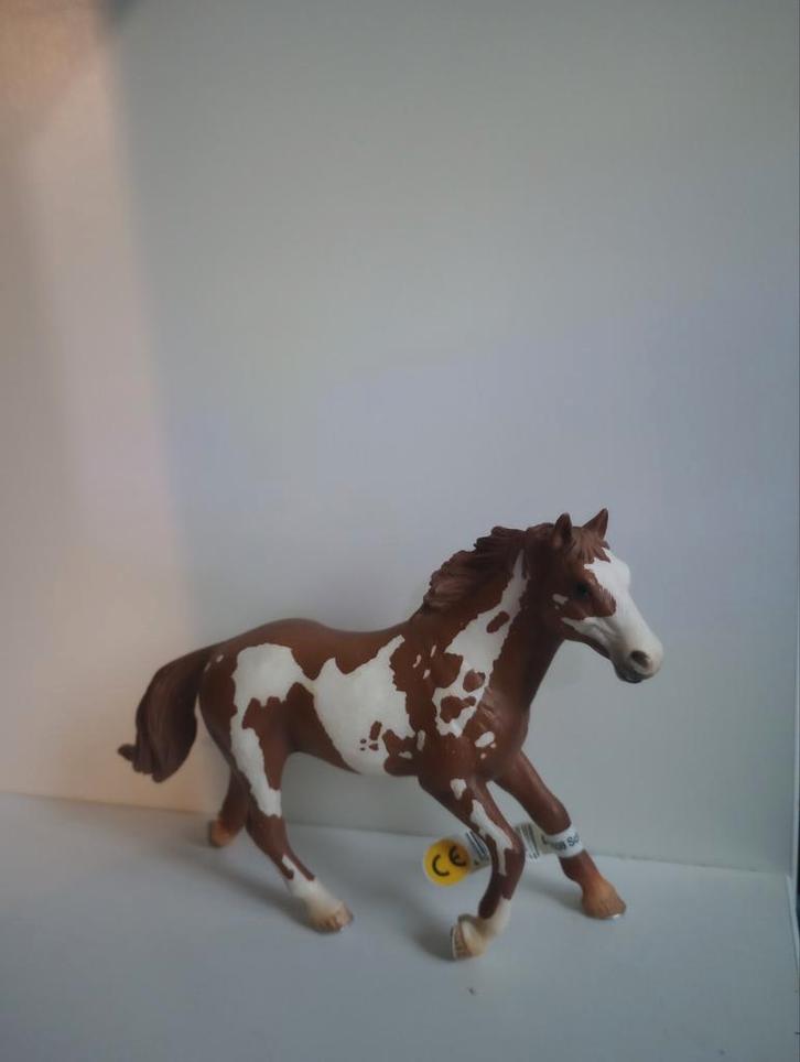 Schleich Pinto 13616 met vaantje, Verzamelen, Dierenverzamelingen, Zo goed als nieuw, Beeldje of Figuurtje, Paard, Ophalen of Verzenden