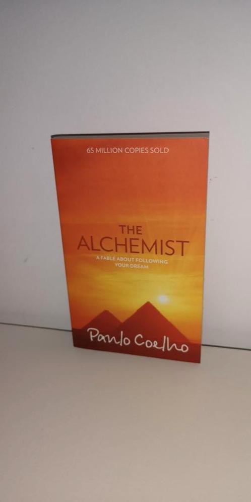 Paulo Coelho - The alchemist, Boeken, Literatuur, Zo goed als nieuw, Nederland, Ophalen of Verzenden