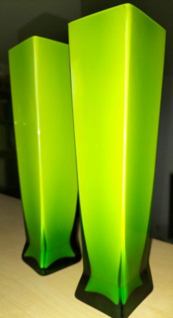 2 superleuke vintage appelgroene vaasjes identiek en izgst, Huis en Inrichting, Woonaccessoires | Vazen, Zo goed als nieuw, Overige kleuren
