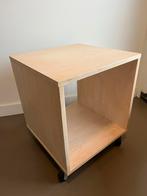 Houten Kubus Bijzettafel/Kastje op Wieltjes, Ophalen, Minder dan 55 cm, Vierkant, Zo goed als nieuw