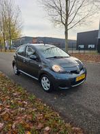Toyota Aygo grijs, Auto's, Toyota, Stof, Grijs, Particulier, Zilver of Grijs