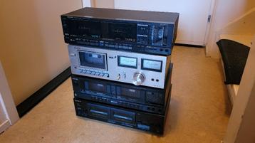 Diverse cassettedecks met mankementen