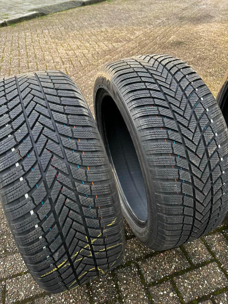 Banden Bridgestone Blizzak LM005 255/45R20 101T, Auto-onderdelen, Banden en Velgen, Band(en), Winterbanden, 19 inch, 255 mm, Nieuw