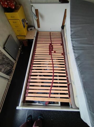 Ikea songesand Bedframe + 2 lattenbodems - afbeelding 2