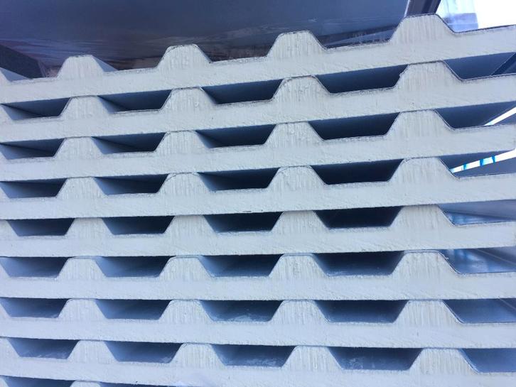 sandwich dakpanelen antraciet nieuw voor € 19,95,- m² ex btw, Doe-het-zelf en Verbouw, Platen en Panelen, Nieuw, 20 tot 50 mm