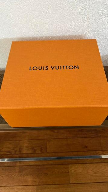 Louis vuitton doos beschikbaar voor biedingen