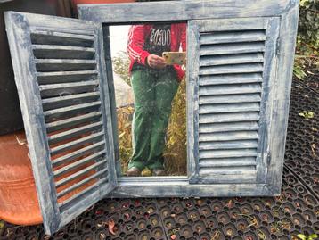 Blauwe spiegel met louvre deurtjes - 60x60 cm beschikbaar voor biedingen