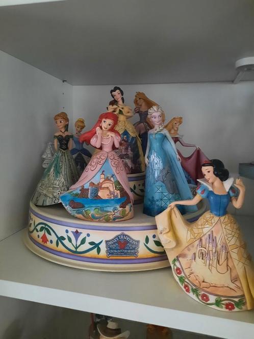 Disney traditions Castle Dress serie prinsessen met base, Verzamelen, Disney, Zo goed als nieuw, Beeldje of Figuurtje, Ophalen