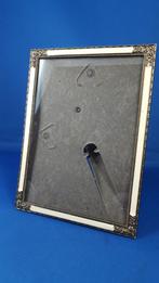 Brocante fotolijst, 13x18, metaal goudkleur en wit. 5B11