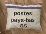 Kussen gemaakt van postzak, Huis en Inrichting, Woonaccessoires | Kussens, Ophalen of Verzenden, Zo goed als nieuw, Beige, Rechthoekig