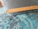 Vintage rieten wandkapstok met metalen frame, Wandkapstok, Gebruikt, Ophalen of Verzenden, Minder dan 100 cm