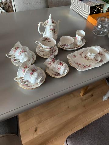 Royal Albert Lavender Rose beschikbaar voor biedingen