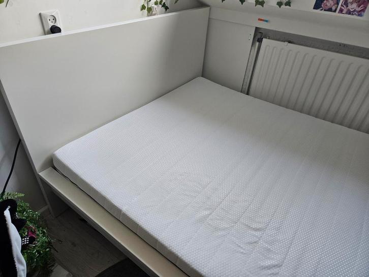 Malm IKEA bed met lattenbodem, Huis en Inrichting, Slaapkamer | Bedden, Zo goed als nieuw, Tweepersoons, 140 cm, 200 cm, Hout