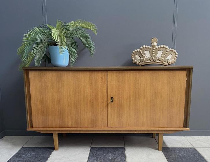 60 jaren platen kast voor records & platenspeler op dressoir, Cd's en Dvd's, Vinyl | Overige Vinyl, Gebruikt, Overige formaten