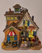 Kersthuis met minnie,mickey.winnie.roe, Ophalen of Verzenden, Mickey Mouse, Zo goed als nieuw, Beeldje of Figuurtje